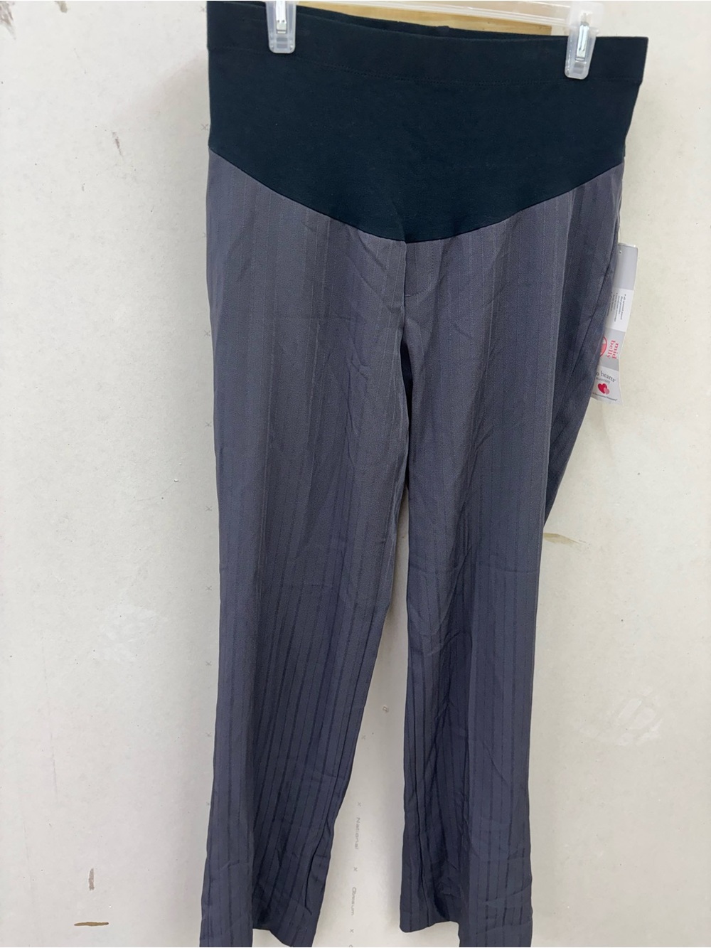 Two hearts maternity gray dress pants size medium NWT (32”X32”)